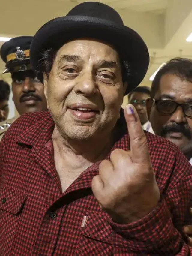 Dharmendra, Hemamalini and their daughter Esha Deol cast their vote in Mumbai today morning